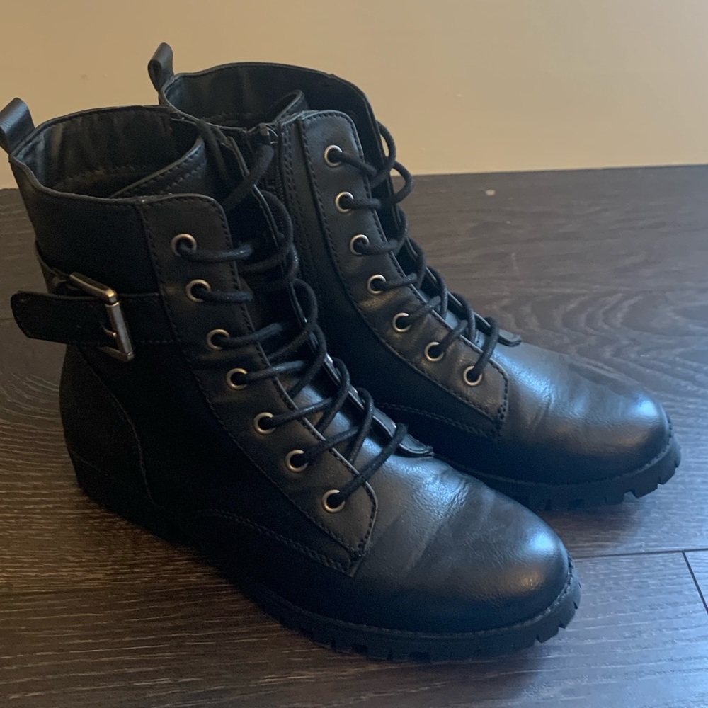 Combat boots